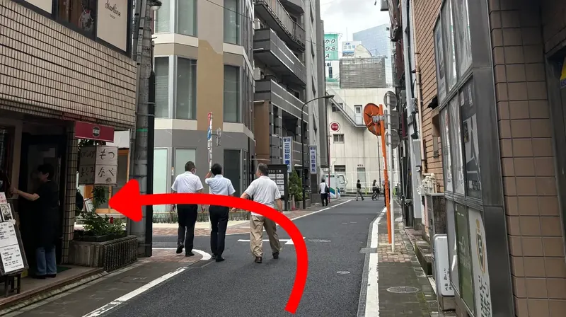 「ロビン」というお店を過ぎて左に曲がる道順