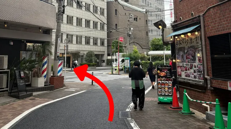 東大門タッカンマリの角を左に曲がる様子