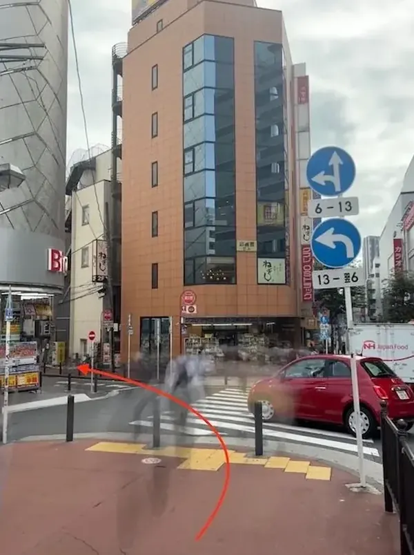 ビックカメラとOSドラッグの間の道